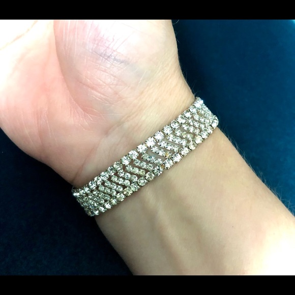 Stretchy Rhinestone Bracelet - Picture 5 of 6